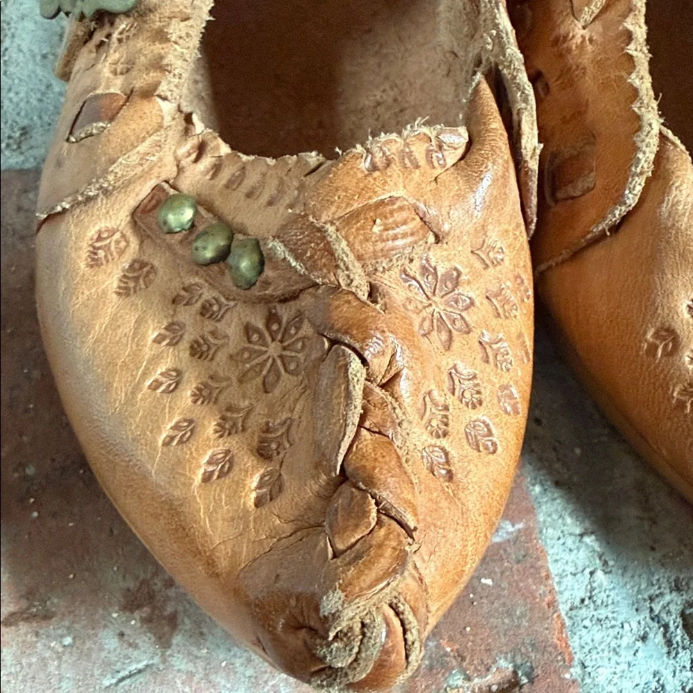 Polish Handcrafted Tan Leather kierpce folk Shoes
